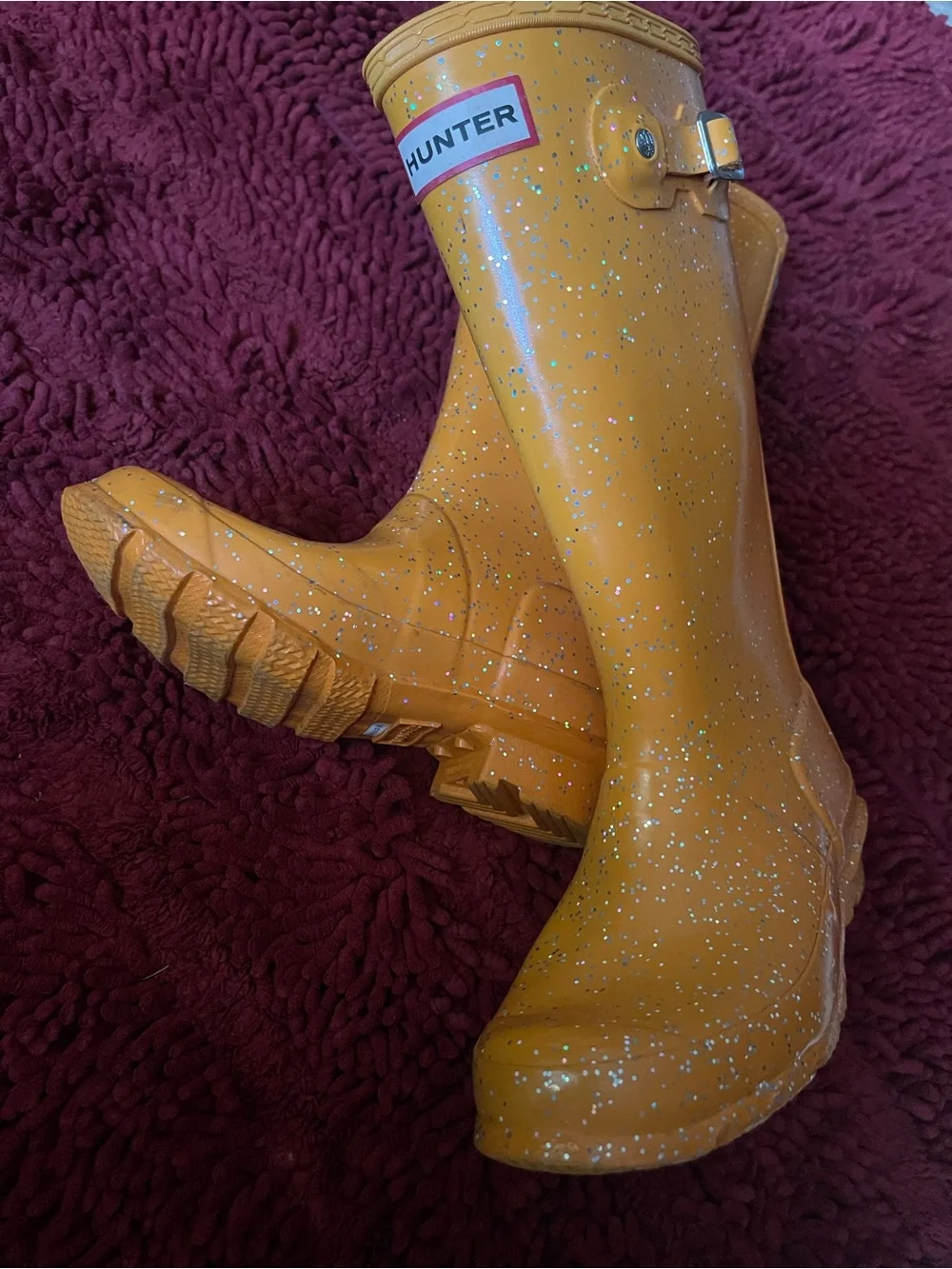 Hunter feet finish